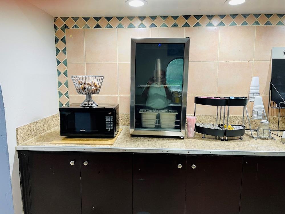 فندق دايز إن آند سويتس باي ويندام ألتامونتي سبرينجز المظهر الخارجي الصورة